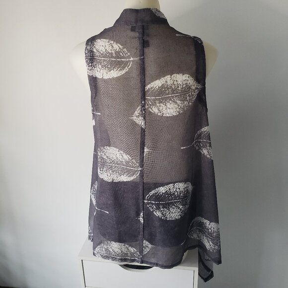 Gorgeous Grey + White Screen Printed Leaf on Linen Look Woven Fabric Vest - Picture 10 of 16
